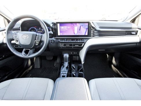 Used 2025 Toyota Camry XLE image 10