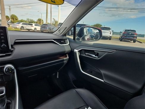 Used 2020 Toyota RAV4 Limited image 11