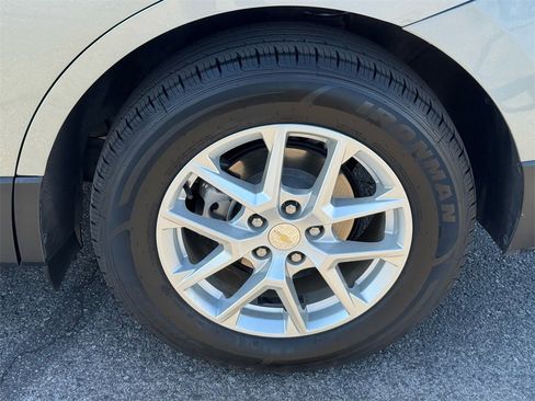 Used 2023 Chevrolet Equinox LT image 9