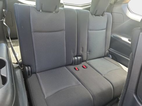 Used 2018 Nissan Pathfinder SV AWD/4WD image 16