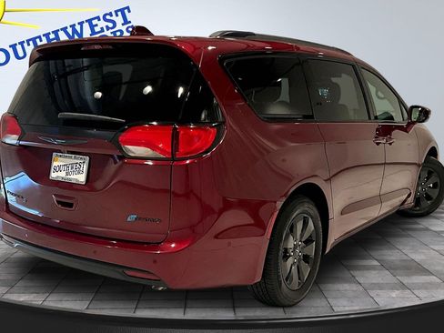 Used 2020 Chrysler Pacifica Limited w/ Advanced Safetytec Group FWD image 7