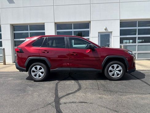 Used 2023 Toyota RAV4 LE AWD/4WD image 3