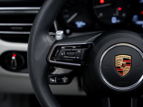 Used 2025 Porsche Macan AWD/4WD image 42