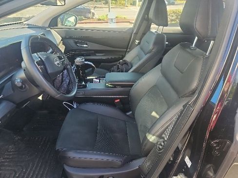 Used 2023 Nissan Ariya AWD image 5