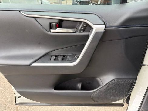 Used 2022 Toyota RAV4 XSE AWD/4WD image 12