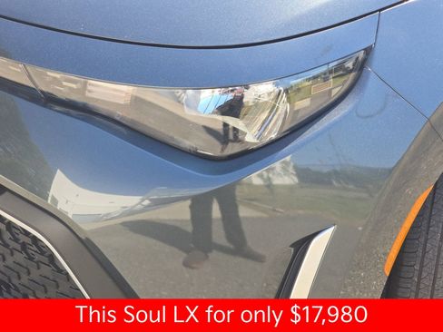 Used 2025 Kia Soul LX w/ LX Technology Package FWD image 36