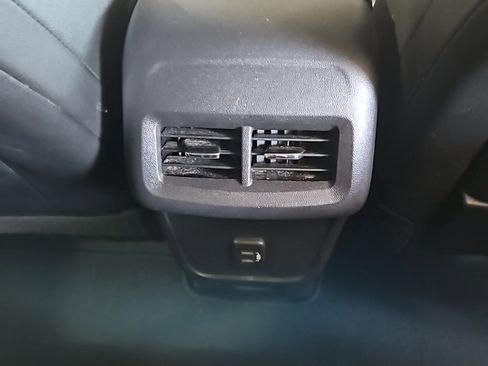 Used 2024 GMC Terrain SLT image 17