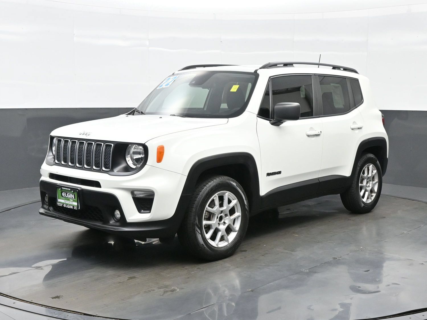 Used 2022 Jeep Renegade Latitude AWD/4WD image 2