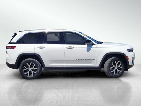Used 2023 Jeep Grand Cherokee Limited w/ Luxury Tech Group II AWD/4WD image 3