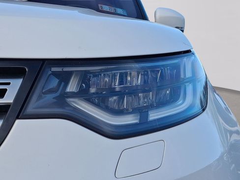 Used 2020 Land Rover Discovery HSE image 8
