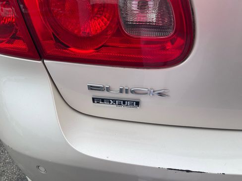 Used 2010 Buick Lucerne CXL image 4