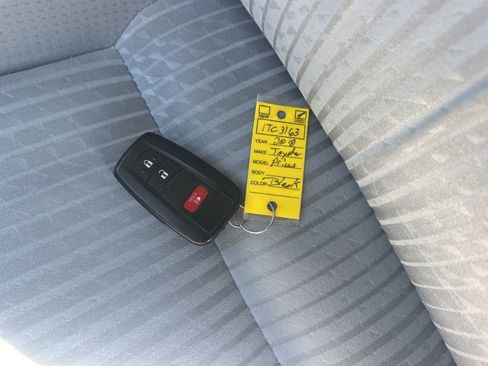 Used 2018 Toyota Prius Three image 32