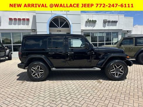 Used 2025 Jeep Wrangler Sahara image 5