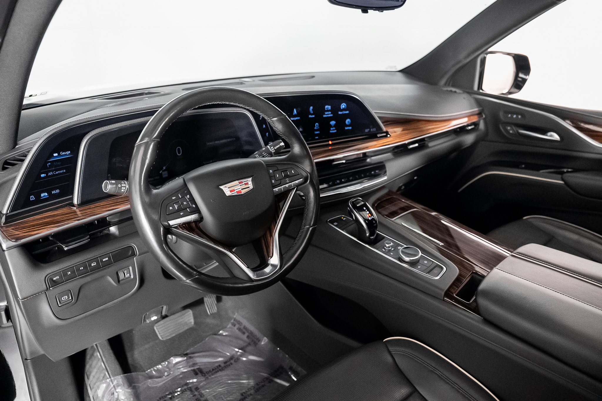 Used 2021 Cadillac Escalade Premium Luxury w/ LPO, Radiant Package AWD/4WD image 2