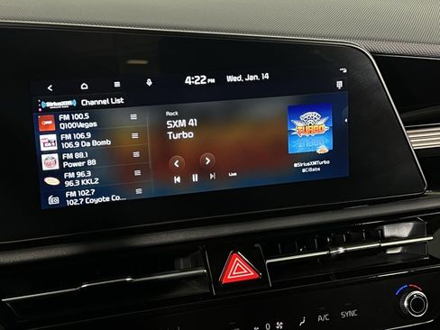 Used 2024 Kia Niro EX Touring image 18