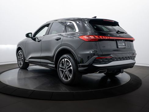 Certified 2025 Audi Q5 Premium w/ Convenience Package image 5