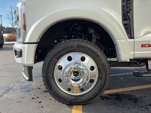 New 2026 Ford F450 Platinum w/ FX4 Off-Road Package image 30