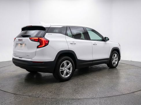 Used 2024 GMC Terrain SLE image 9