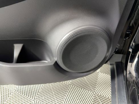 Used 2021 Nissan Kicks SR image 21