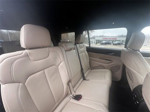 Used 2023 Jeep Grand Cherokee L Limited w/ Trailer Tow Group (B) image 17