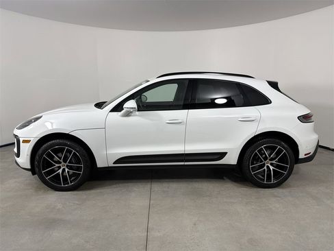Certified 2024 Porsche Macan w/ Premium Plus Package image 2