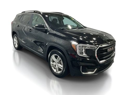 Used 2023 GMC Terrain SLE w/ Driver Convenience Package FWD image 3