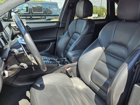 Used 2016 Porsche Macan Turbo w/ Premium Package Plus image 27