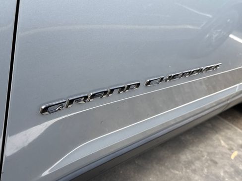 Used 2024 Jeep Grand Cherokee L Limited w/ Black Appearance Package image 2