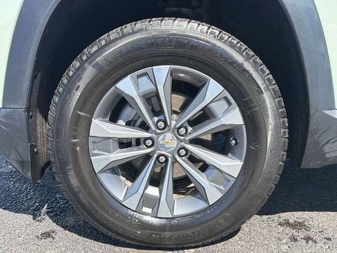 Used 2025 Chevrolet Equinox LT w/ Convenience Package II image 14