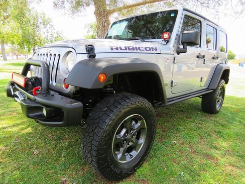 Used 2013 Jeep Wrangler Unlimited Rubicon AWD/4WD image 2