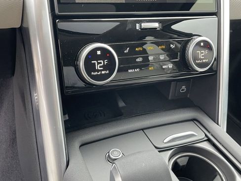 New 2025 Land Rover Discovery Dynamic SE image 21