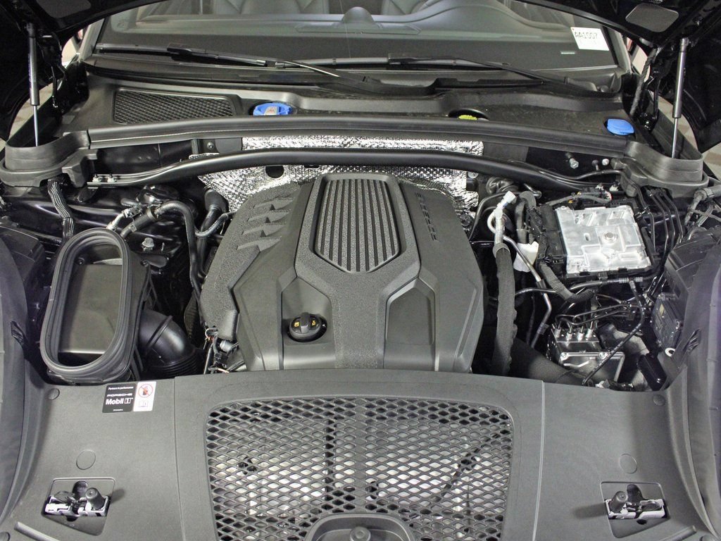 Certified 2026 Porsche Macan AWD/4WD image 41