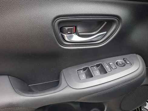 Used 2023 Honda HR-V LX image 13