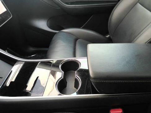 Used 2021 Tesla Model Y Long Range AWD/4WD image 38
