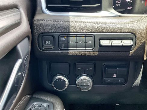 Used 2021 GMC Yukon Denali w/ Denali Premium Package RWD image 33