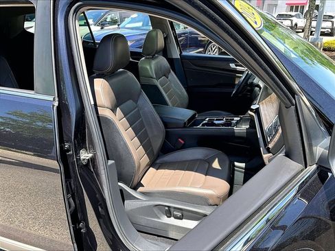 Used 2024 Volkswagen Atlas SEL AWD/4WD image 11