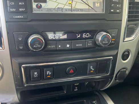 Used 2018 Nissan Titan SV w/ SV Convenience Package RWD image 16