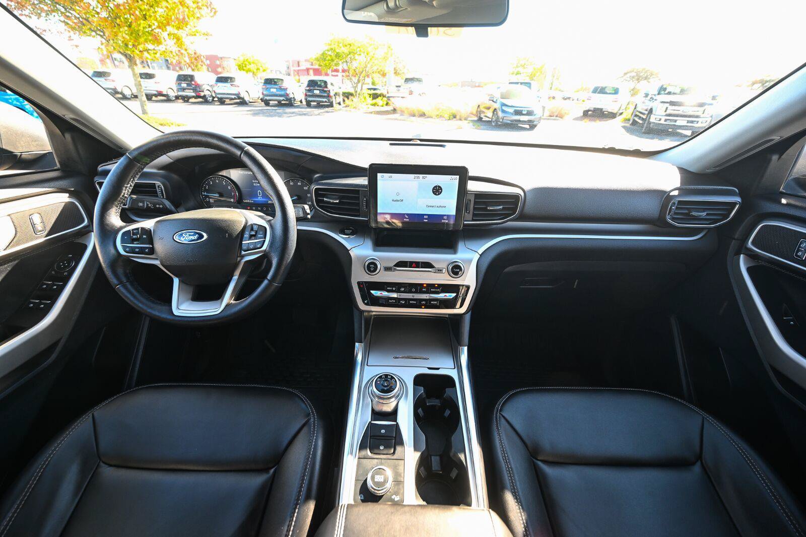 Used 2022 Ford Explorer XLT w/ Equipment Group 202A AWD/4WD image 32
