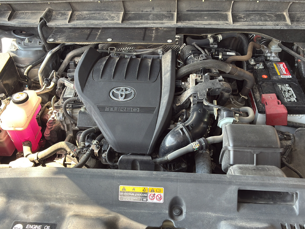 Used 2023 Toyota Highlander LE FWD image 29