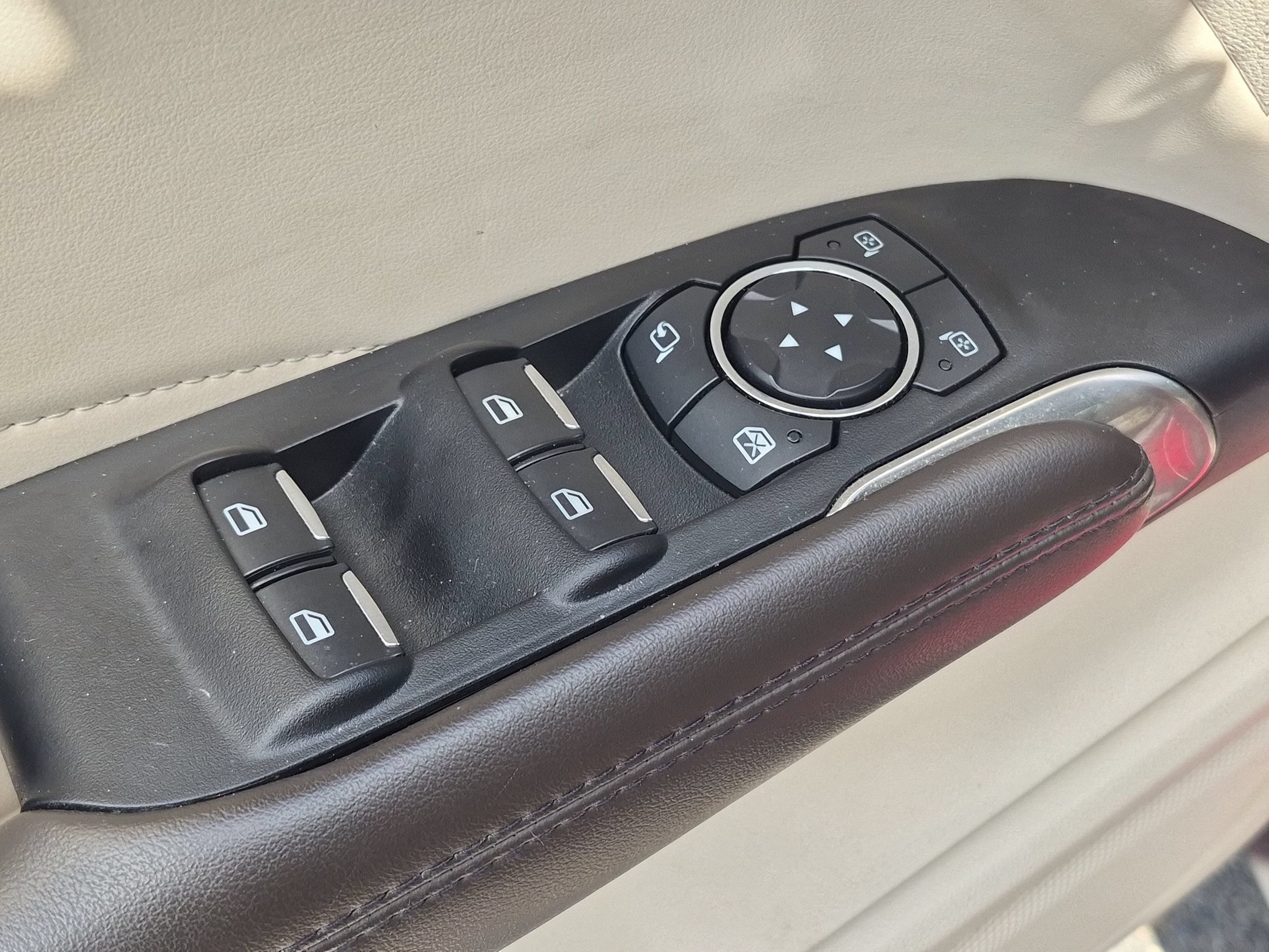 Used 2019 Lincoln MKC Select w/ Select Plus Package AWD/4WD image 23