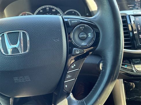 Used 2016 Honda Accord Touring image 25