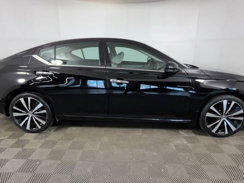 Used 2021 Nissan Altima 2.5 Platinum AWD/4WD image 3