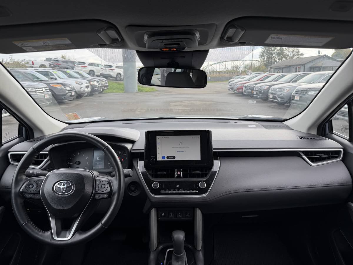 Used 2025 Toyota Corolla Cross LE AWD/4WD image 20