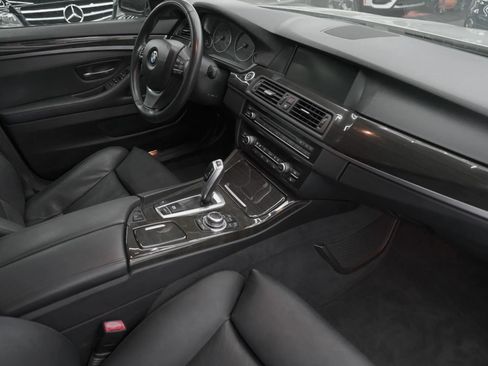 Used 2011 BMW 550i Sedan image 14