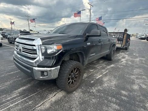 Used 2017 Toyota Tundra SR5 AWD/4WD image 2