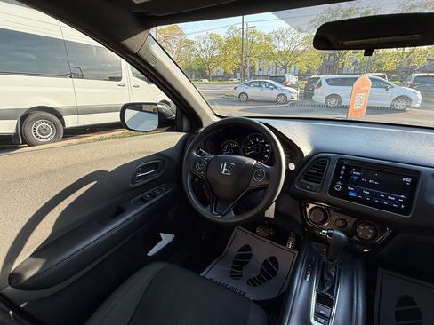Used 2022 Honda HR-V Sport image 12
