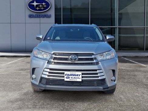 Used 2017 Toyota Highlander XLE image 3