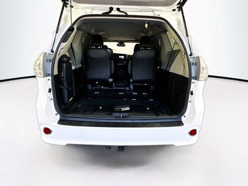 Used 2018 Toyota Sienna SE w/ SE Preferred Package image 26