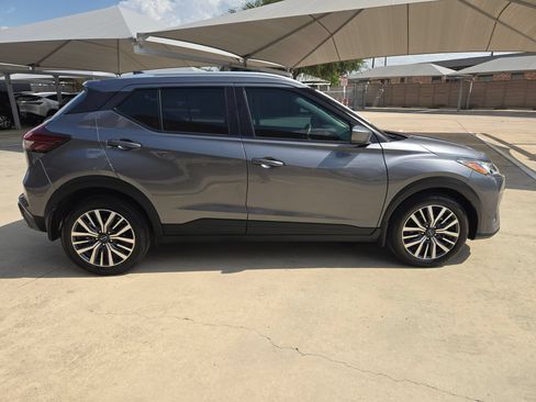 Used 2024 Nissan Kicks SV FWD image 2