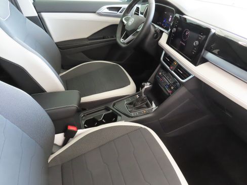 New 2026 Volkswagen Taos SE FWD image 24